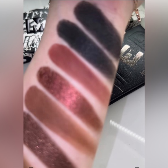 MELT COSMETICS Dark Matter Eyeshadow Palette - Picture 4 of 10